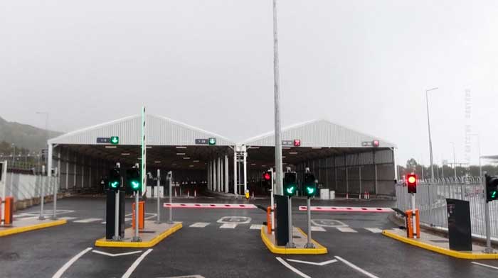 Латвия вводит платную электронную очередь на границе с 15 октября