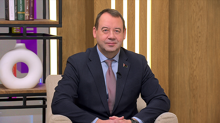 Спасли малыша с весом 460 граммов! Почему белоруски стали больше рожать? Разговор с главой РНПЦ «Мать и дитя»