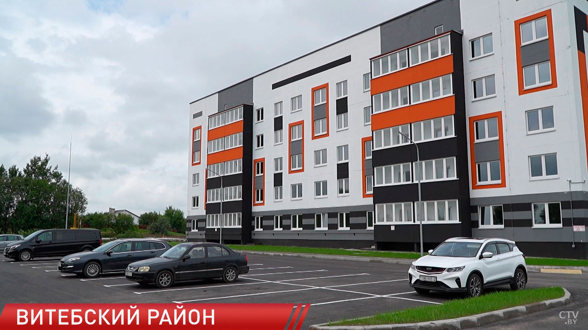 40 семей из агрогородка Кировская Витебского района получили ключи от новых квартир-4