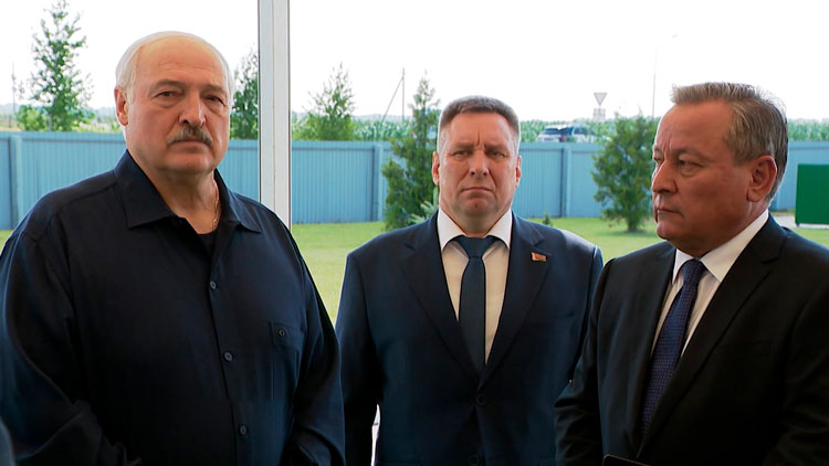 Лукашенко доложили о первых специалистах из Узбекистана в Витебской области