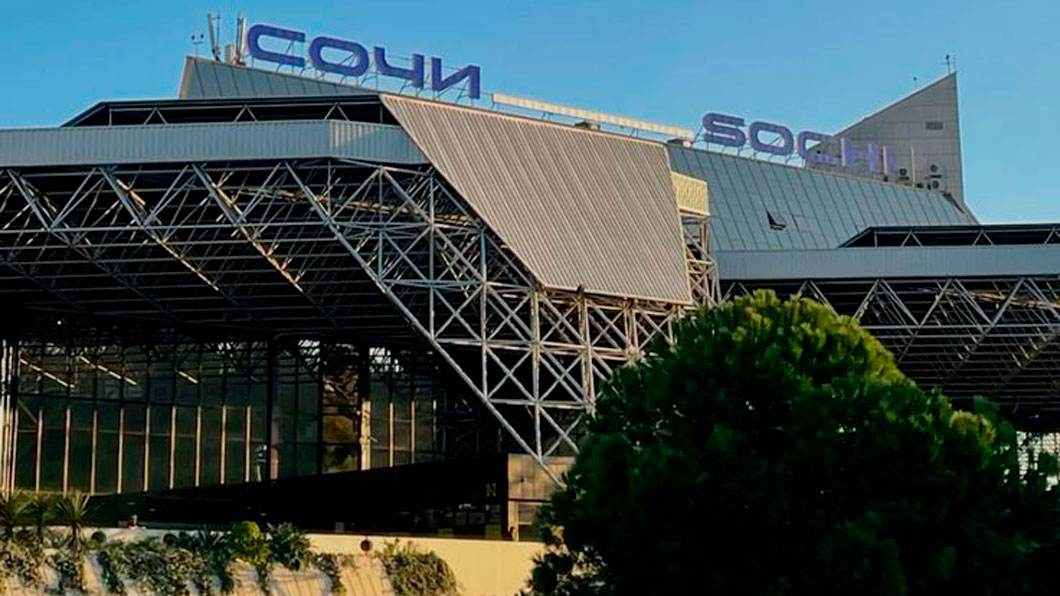 Два самолёта столкнулись в аэропорту Сочи-0