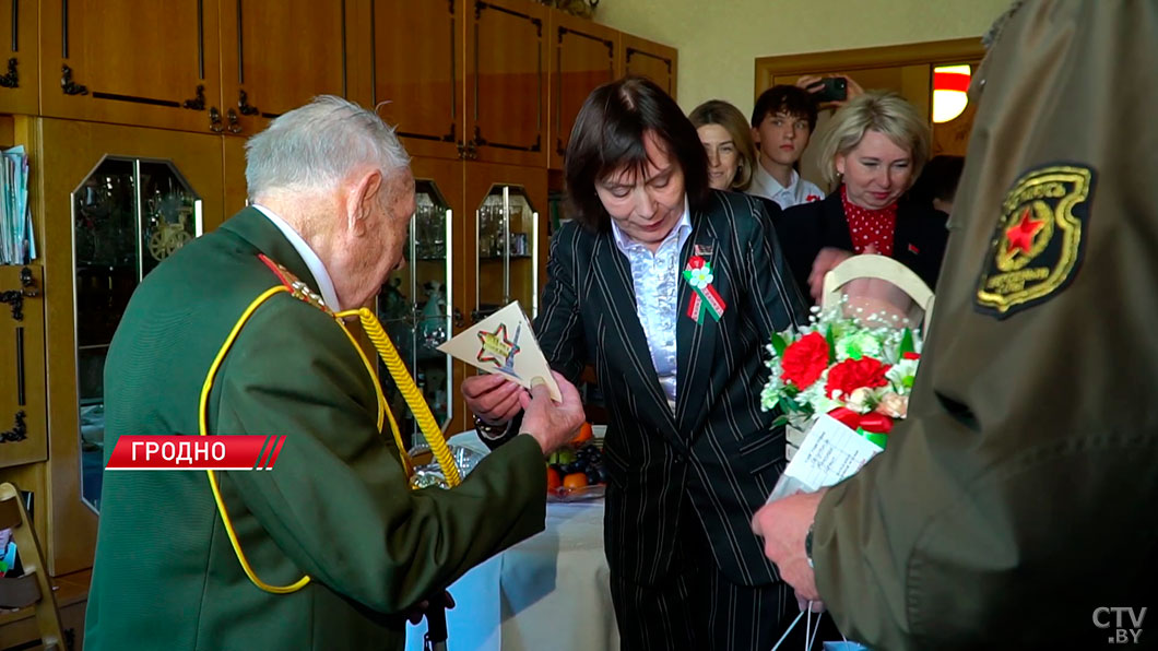 Юбилейная медаль и письмо от Президента! Как ветеранов в Гродно поздравили с годовщиной Великой Победы-14