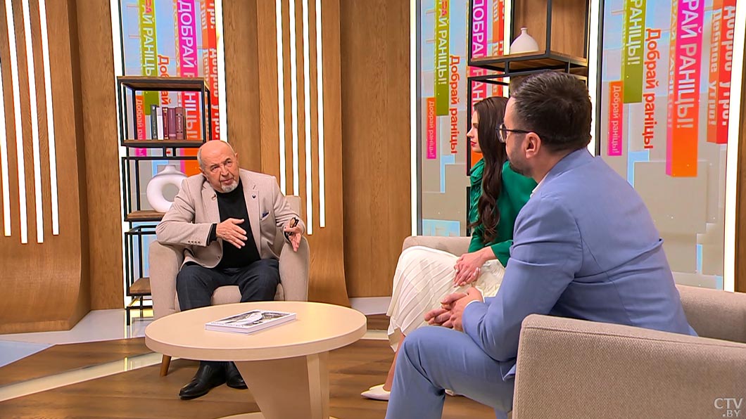 Белорусский писатель Наум Гальперович рассказал о своей новой книге «Чырвоны мост»-2 Белорусский писатель Наум Гальперович рассказал о своей новой книге «Чырвоны мост»-2