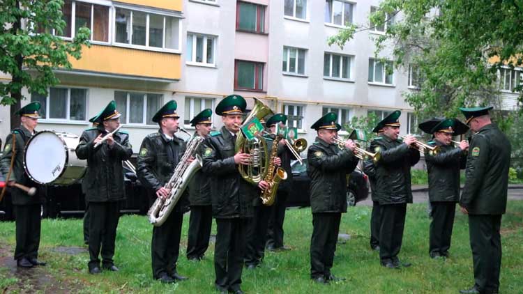 В преддверии Дня Победы по всей Беларуси поздравляют ветеранов Великой Отечественной
