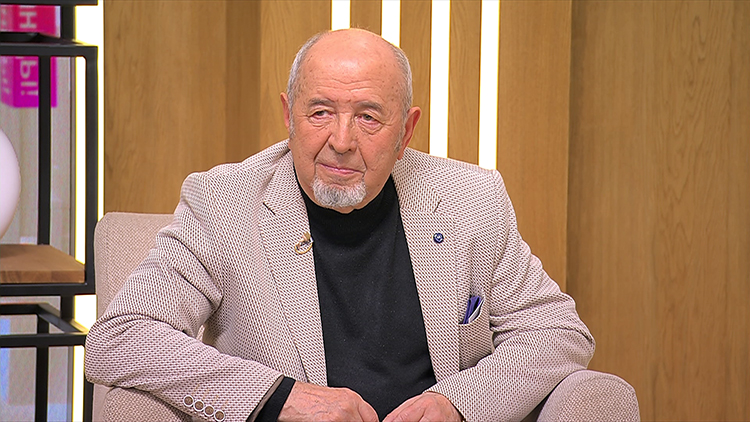 Белорусский писатель Наум Гальперович рассказал о своей новой книге «Чырвоны мост» Белорусский писатель Наум Гальперович рассказал о своей новой книге «Чырвоны мост»