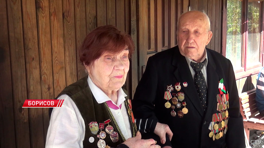 Семейную пару из Борисова, прошедшую ужасы войны, поздравили с наступающим Днём Победы-4