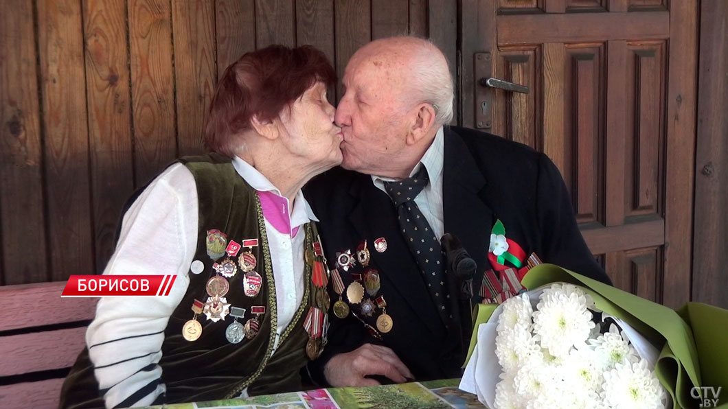 Семейную пару из Борисова, прошедшую ужасы войны, поздравили с наступающим Днём Победы-2