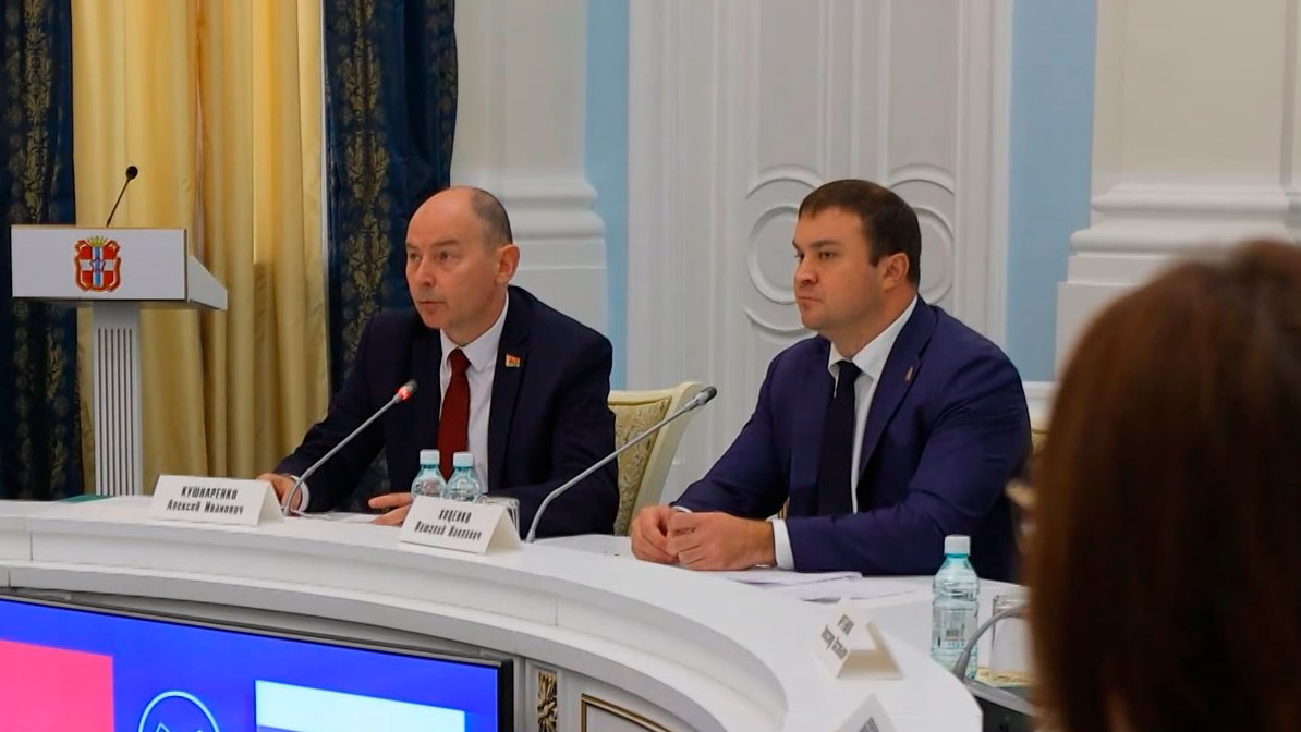 Губернатор Минской области находится с визитом в Омске
