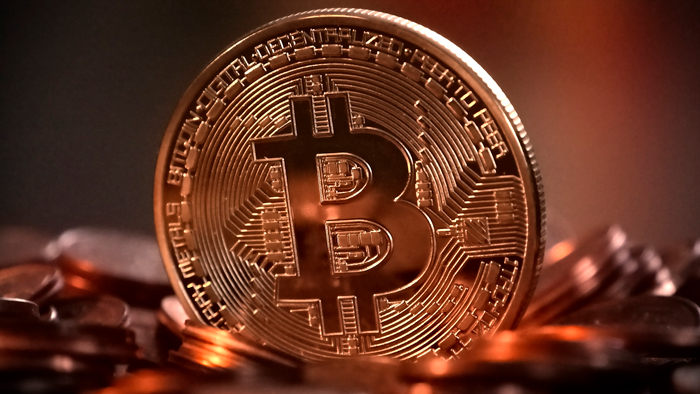 Цена биткоина превысила 105 тыс. долларов впервые с 31 января-0