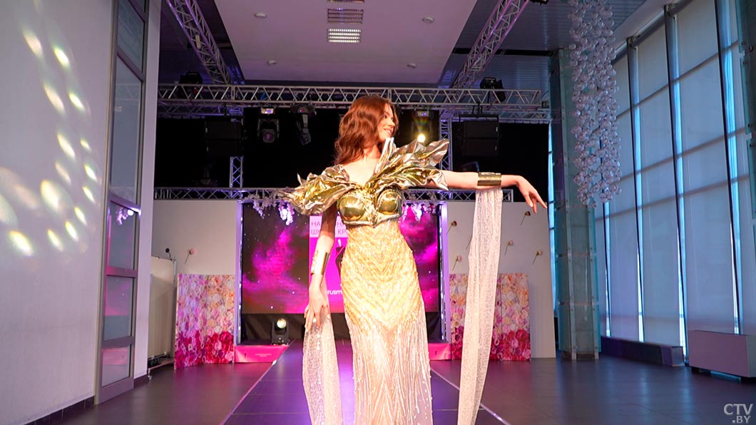 Головной убор в 7 кг и платье из кристаллов! Алёна Кучерук рассказала о подготовке к «Мисс Вселенная»-8