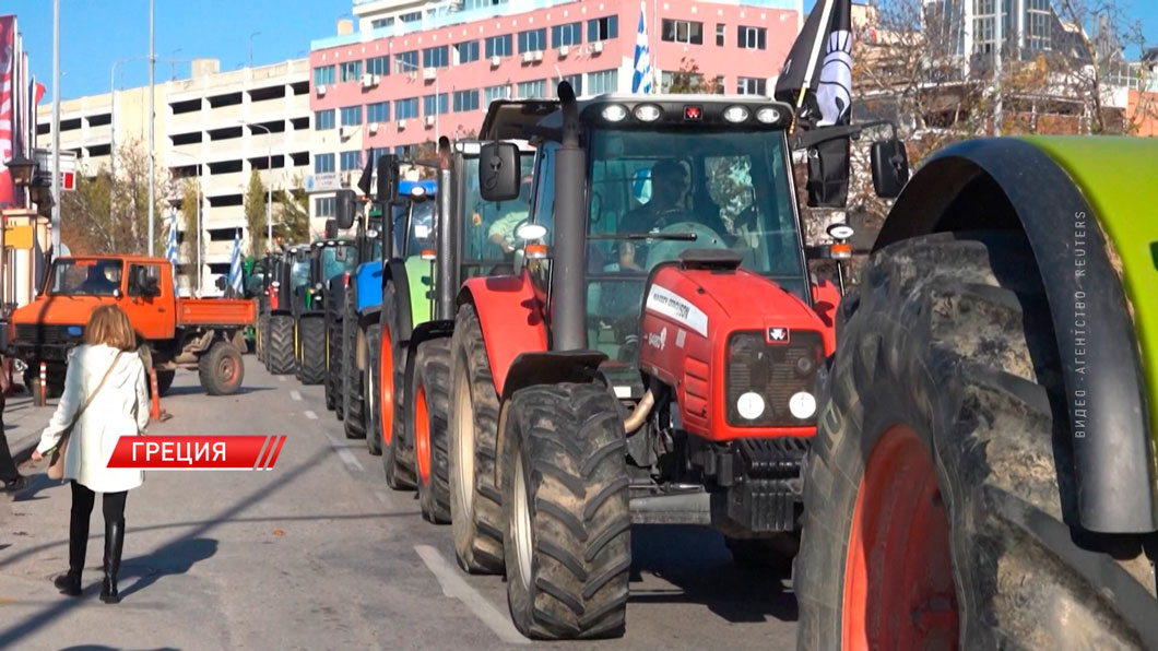 Сотни греческих фермеров заблокировали порт Салоники-8 Сотни греческих фермеров заблокировали порт Салоники-8