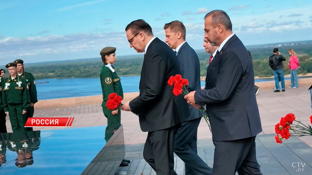 Владимир Перцов возложил цветы к мемориалу «Вечный огонь славы» в Нижнем Новгороде-2 Владимир Перцов возложил цветы к мемориалу «Вечный огонь славы» в Нижнем Новгороде-2