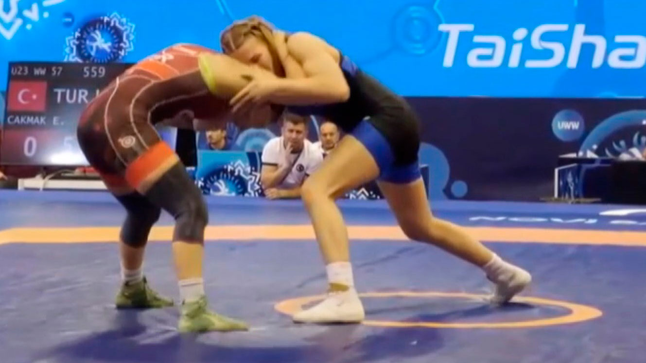 Арина Демченко вышла в финал чемпионата мира (U-23) по борьбе