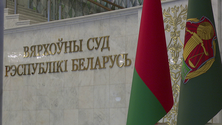 Постановление, регулирующее рассмотрение земельных споров, приняли на заседании пленума Верховного Суда