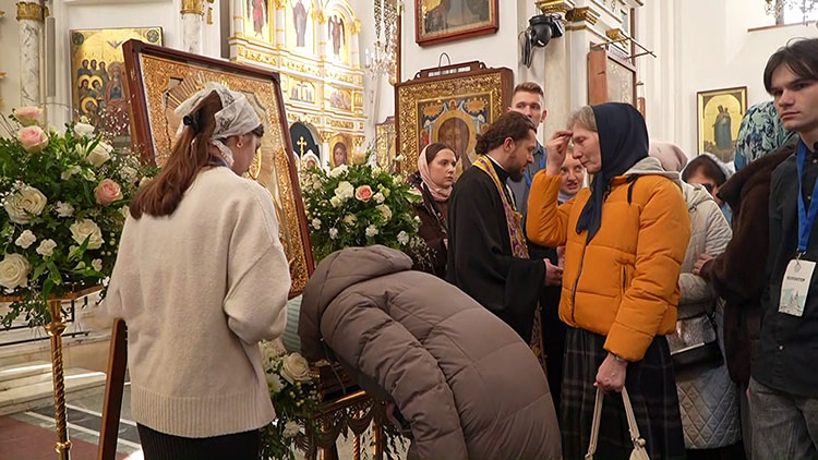 Частицу пояса Пресвятой Богородицы доставили в Свято-Духов кафедральный собор в Минске Частицу пояса Пресвятой Богородицы доставили в Свято-Духов кафедральный собор в Минске