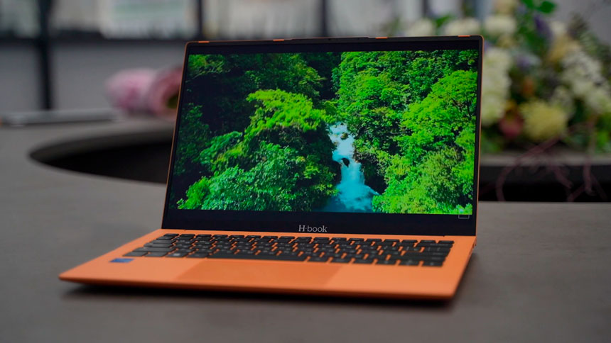 Ультратонкий в космическом оранжевом цвете – в Беларуси запустили в массовое производство новую модель ноутбуков