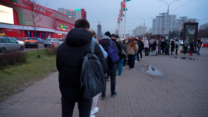 Как селёдки в банке – белорусы жалуются на ситуацию с маршрутками. Что происходит?