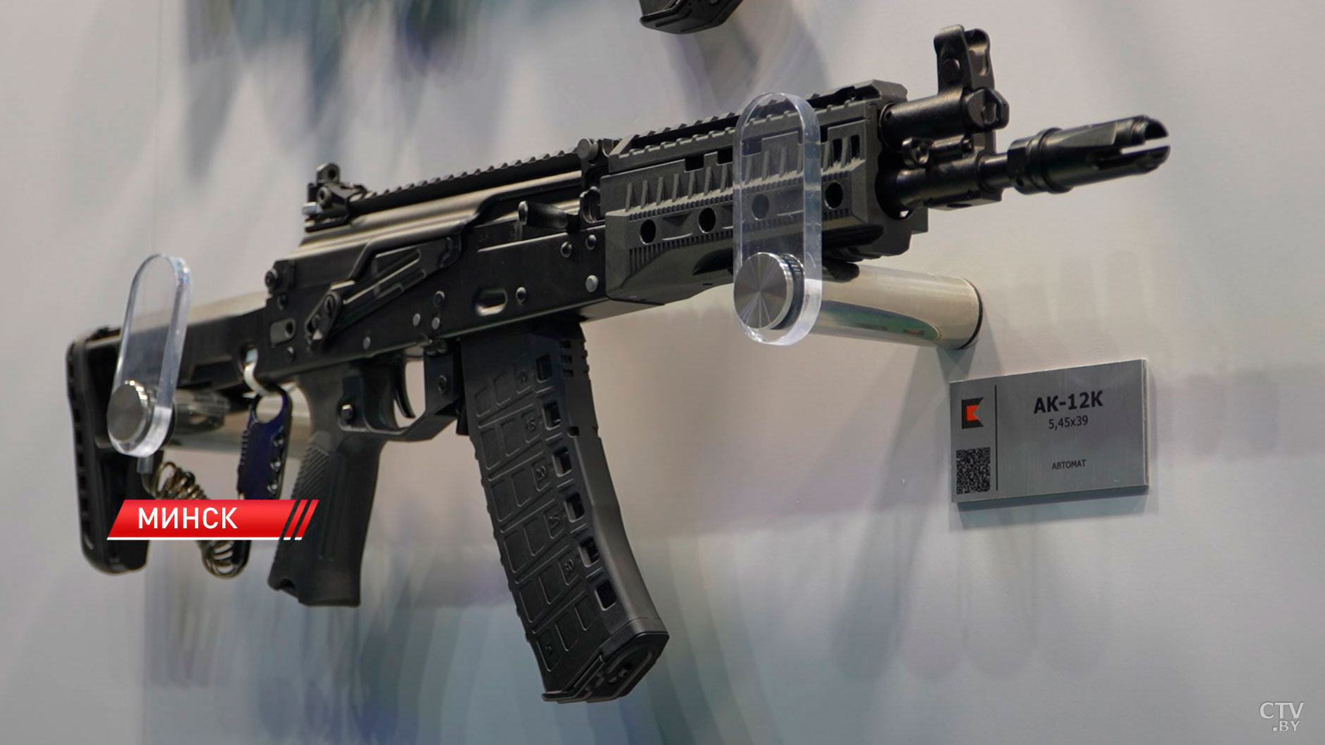 Концерн «Калашников» показал модернизированную версию автомата АК-12 для стрельбы в окопе-6 Концерн «Калашников» показал модернизированную версию автомата АК-12 для стрельбы в окопе-6