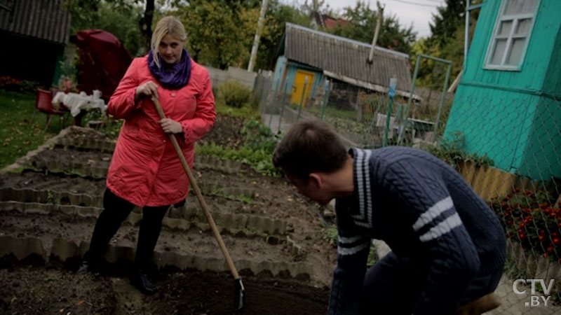 Сотни 3-литровых закаток, очереди и продукты со своего огорода. Как жили в кризисные 90-е-9