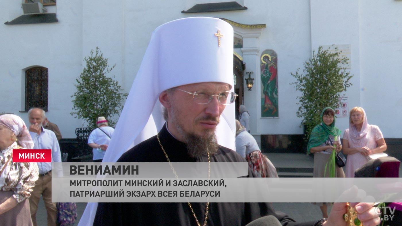 «Поздравляю всех вас». В день Святого Духа митрополит Вениамин возглавил Божественную литургию в минском соборе-7