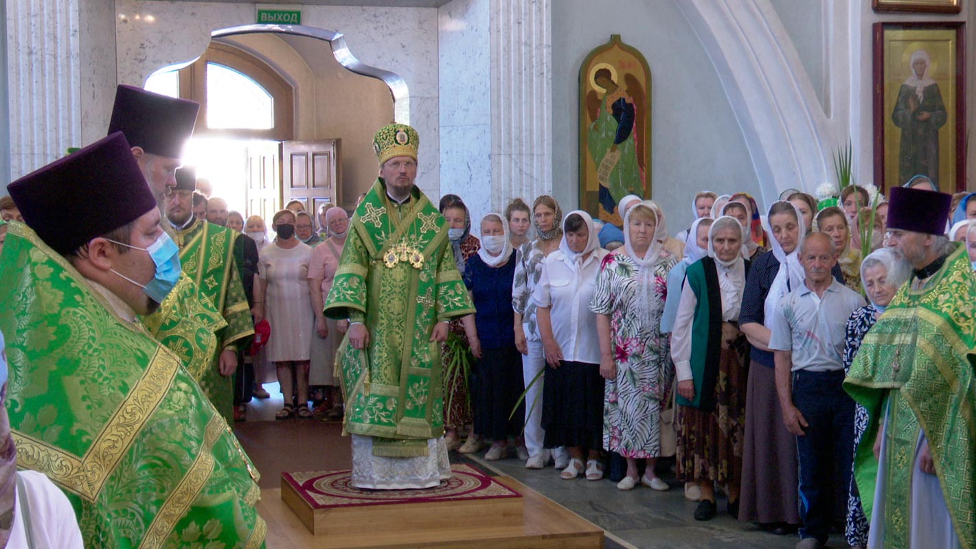 «Поздравляю всех вас». В день Святого Духа митрополит Вениамин возглавил Божественную литургию в минском соборе