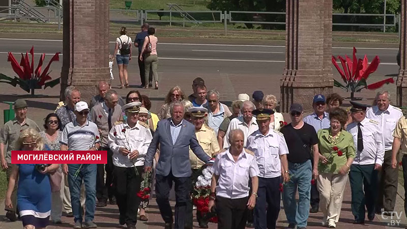 Беларусь, которая помнит. К мемориалам по всей стране несут цветы и вспоминают погибших воинов Великой Отечественной-47