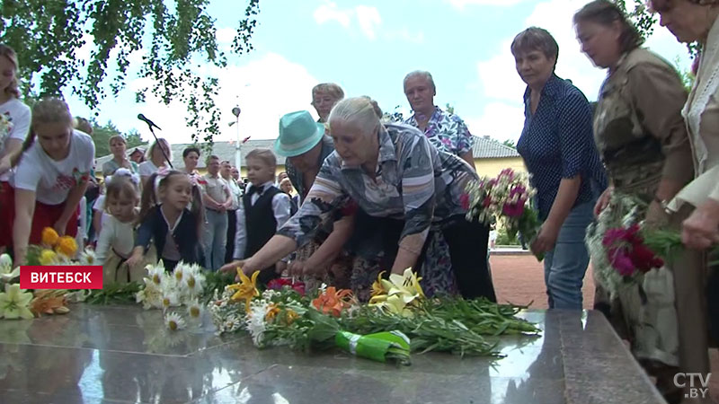 Беларусь, которая помнит. К мемориалам по всей стране несут цветы и вспоминают погибших воинов Великой Отечественной-63