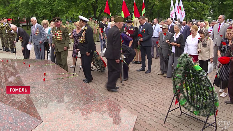 Беларусь, которая помнит. К мемориалам по всей стране несут цветы и вспоминают погибших воинов Великой Отечественной-72