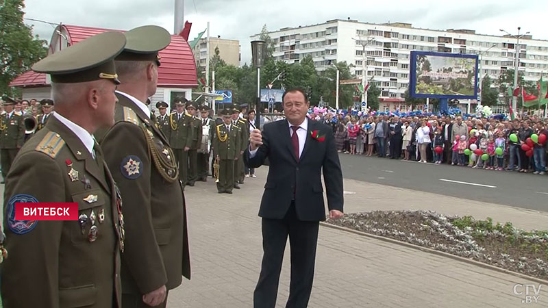 Зажжение огня у памятного знака «Орден Победы» и торжественный парад войск и техники: в Витебске празднуют  День Независимости-15