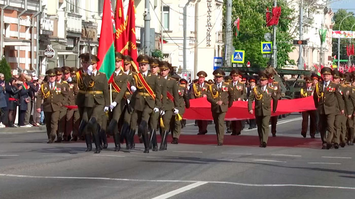 В Гомеле создали живой коридор для парадного шествия