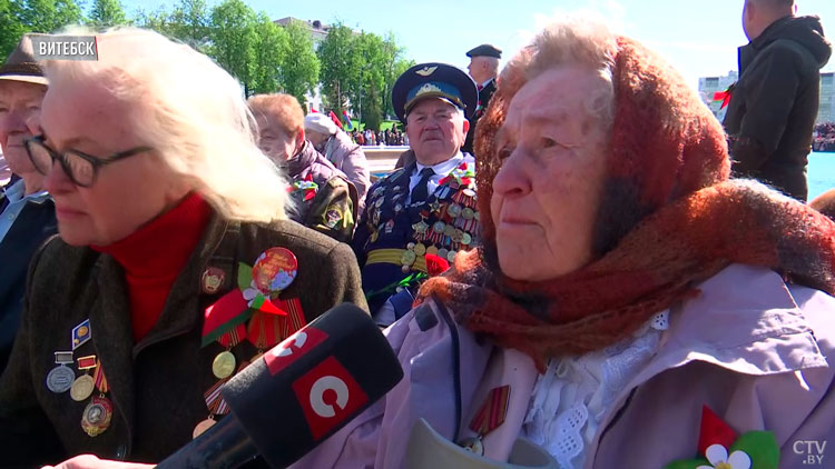 В Витебске День Победы начался с шествия, по центру города прошли тысячи человек-12