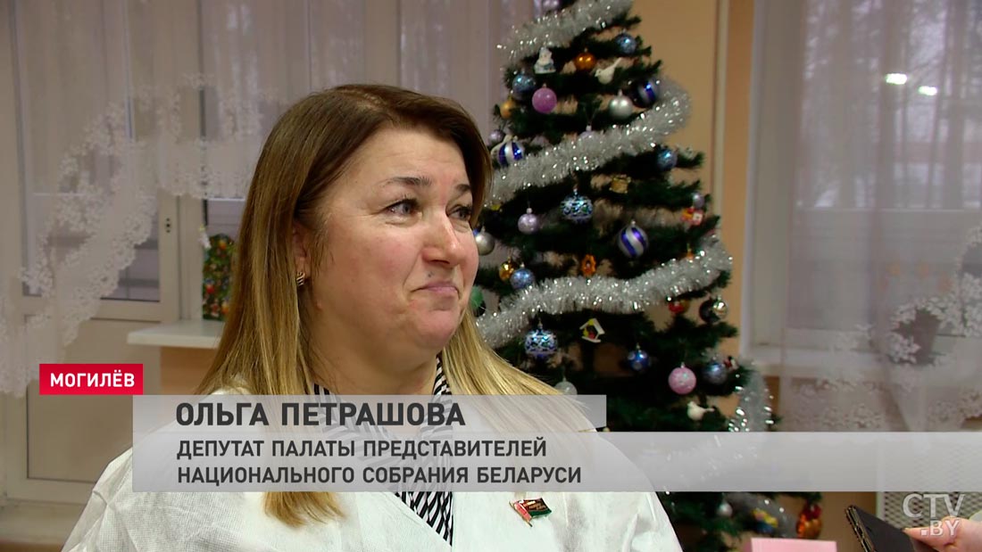 Для ребят, которые вынуждены провести Новый год в клинике. В Могилёвской областной детской больнице устроили утренник-4