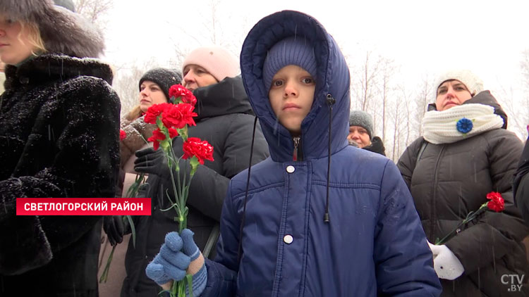 Боль нации. В Беларуси вспоминают жертв трагедии в деревне Ола – фашисты зверски убили там 1758 человек-4