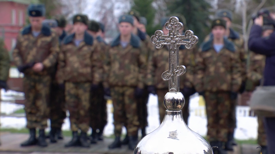 500 витебских десантников окунулись в ледяную воду на Крещение. Военные поделились впечатлениями