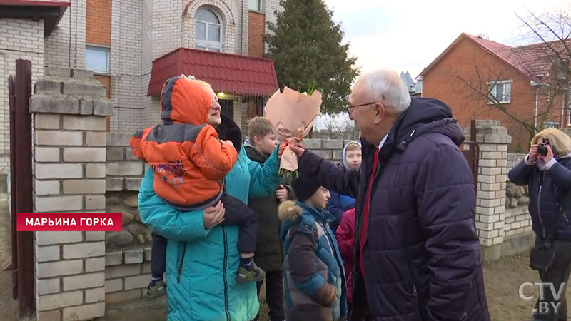 «Делая добрые дела». Детскому дому семейного типа из Марьиной Горки подарили автомобиль-6