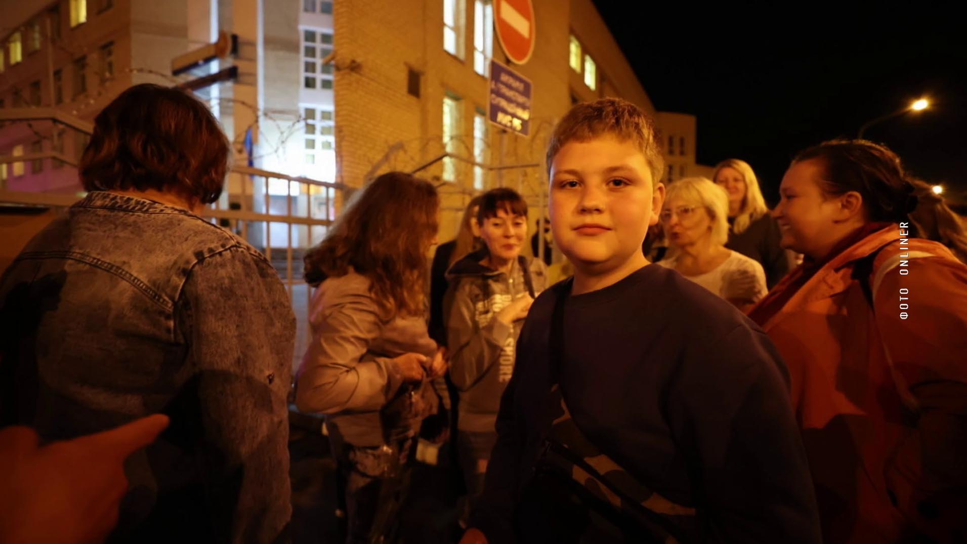 12-летний мальчик, которого задержали на протестах: просто отвезли меня в РУВД, не хватали-4 12-летний мальчик, которого задержали на протестах: просто отвезли меня в РУВД, не хватали-4