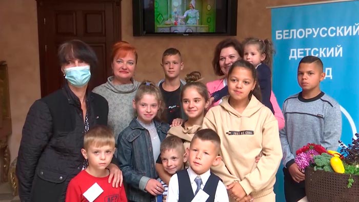 «Смогли сделать подарок в каждый семейный детский дом». Как прошла акция «Теперь я первоклашка» Белорусского детского фонда