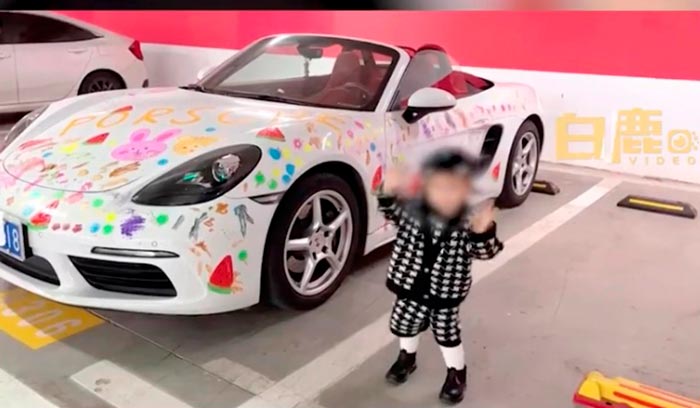 Женщина позволила дочери разрисовать белый Porsche, но вызвала недоумение других родителей-7