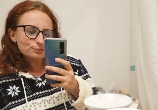 Учитель написал прощальное послание ученице, но трогательным его не назовёшь. Педагог оказался любителем сарказма 