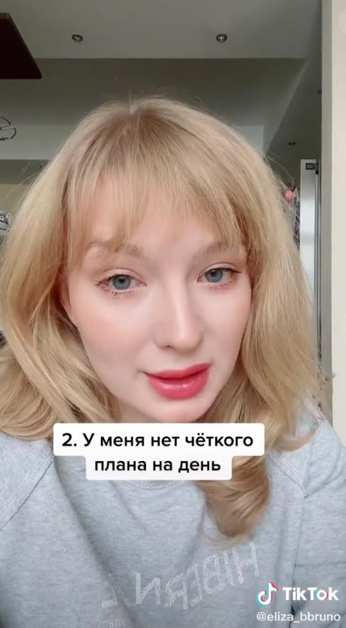 Он нюхает волосы жены и проверяет их на чистоту. Девушка рассказала о странностях мужа-иностранца-4
