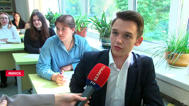 Все вузы Беларуси написали диктант «Дзень народного адзінства» на белорусском языке-4