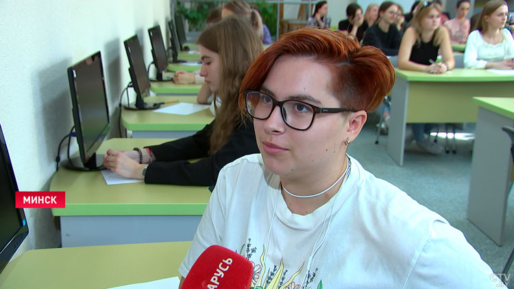 Все вузы Беларуси написали диктант «Дзень народного адзінства» на белорусском языке-10