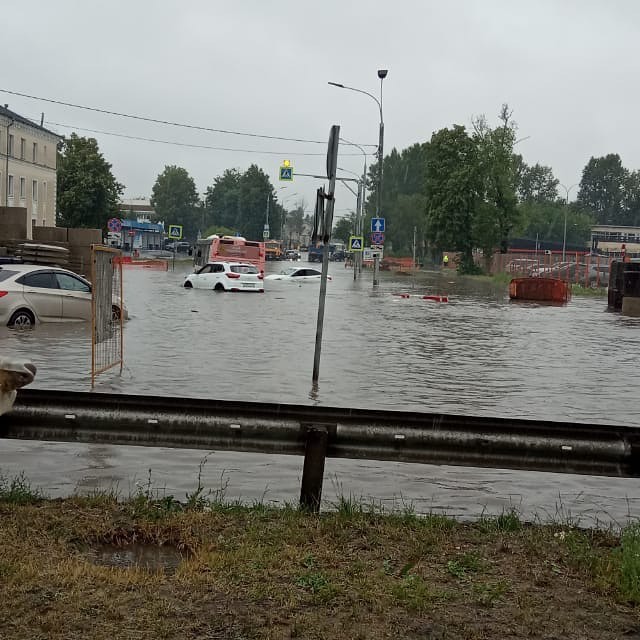 Воды по пояс. Затопление улиц в районе аэропорта Шереметьево в 11 фотографиях-24