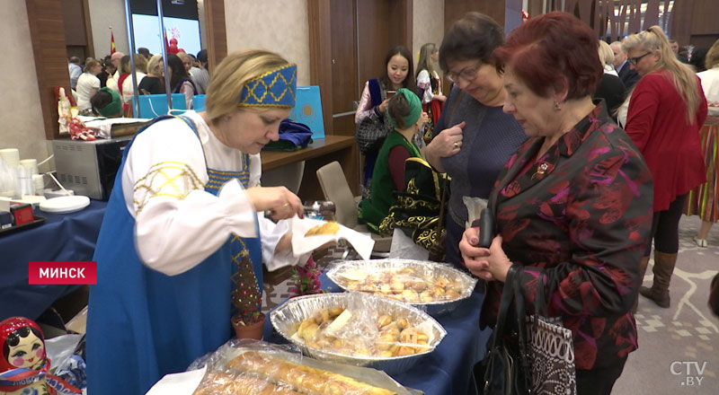 Жёны дипломатов провели в Минске благотворительную рождественскую ярмарку-1