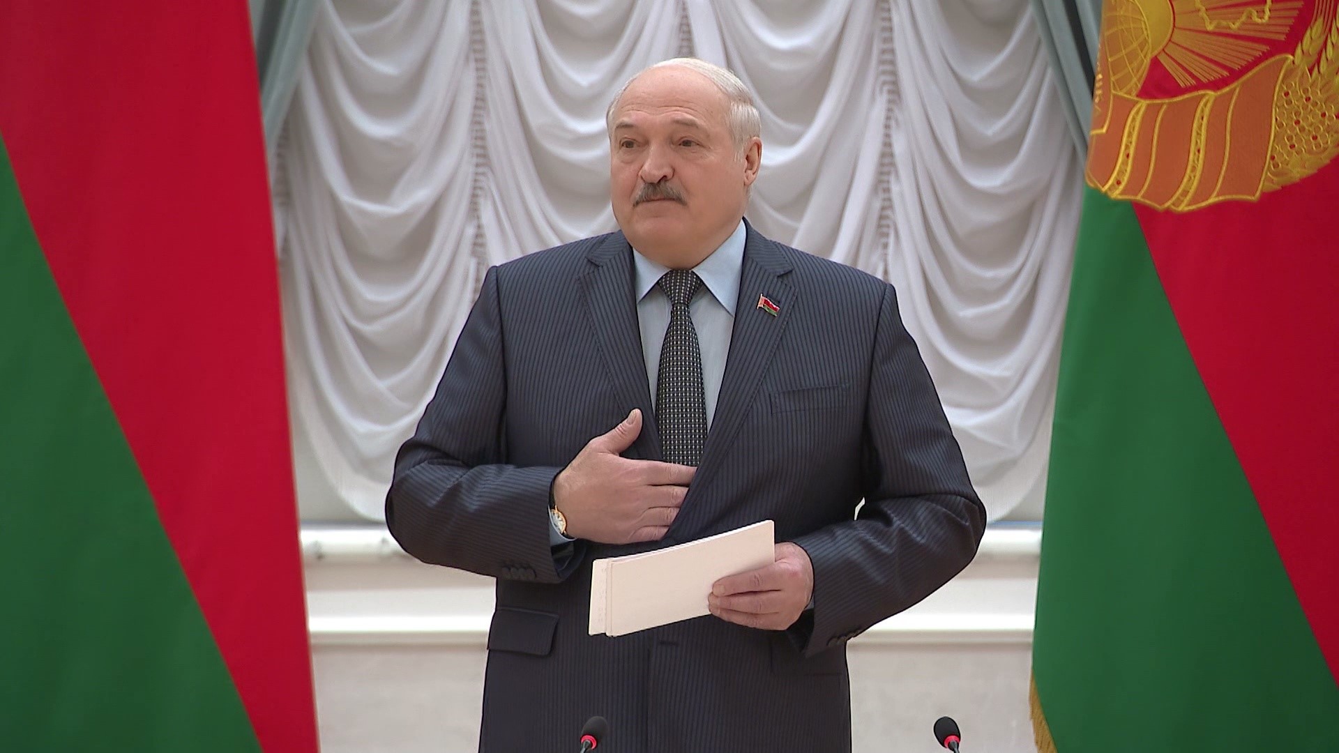 Лукашенко: не надо кричать, вопить и плакаться по поводу санкций. Для учёных это огромнейший шанс