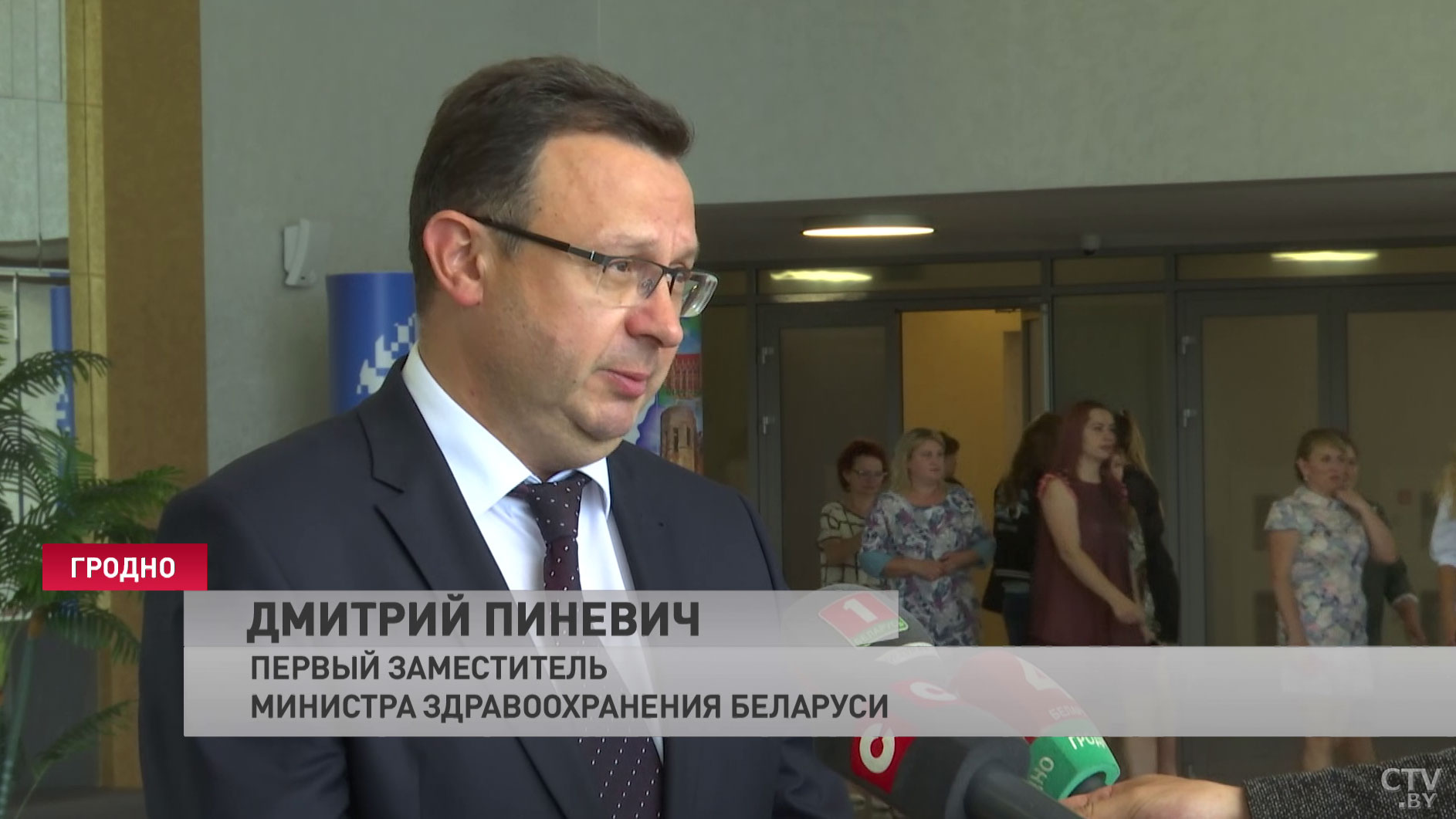 «Если вместе, то сила». В Гродненской области наградили медиков, которые лечили больных коронавирусом-12