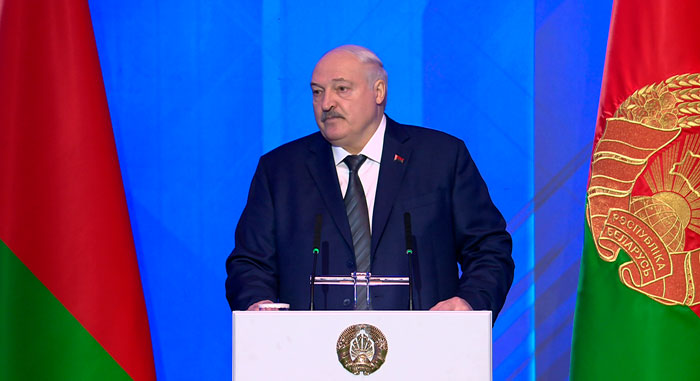 Лукашенко: вот он, XXI век – закрытое небо, колючая проволока и полное неприятие инакомыслия