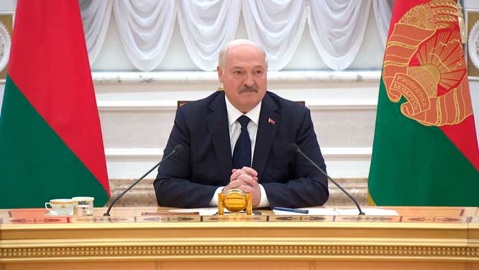 Лукашенко – учёным: спасибо вам большое, что достигли этого уровня Лукашенко – учёным: спасибо вам большое, что достигли этого уровня