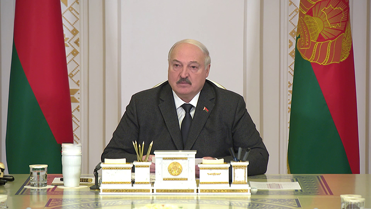 Это надо сделать мгновенно, лишних денег в стране нет! Лукашенко о возрождении Полесья