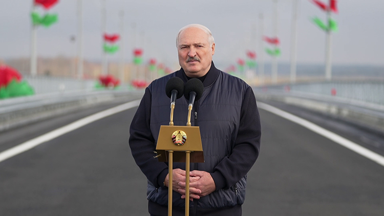 Лукашенко в Мозыре: дайте мне экономику – мосты, дороги, молоко, мясо